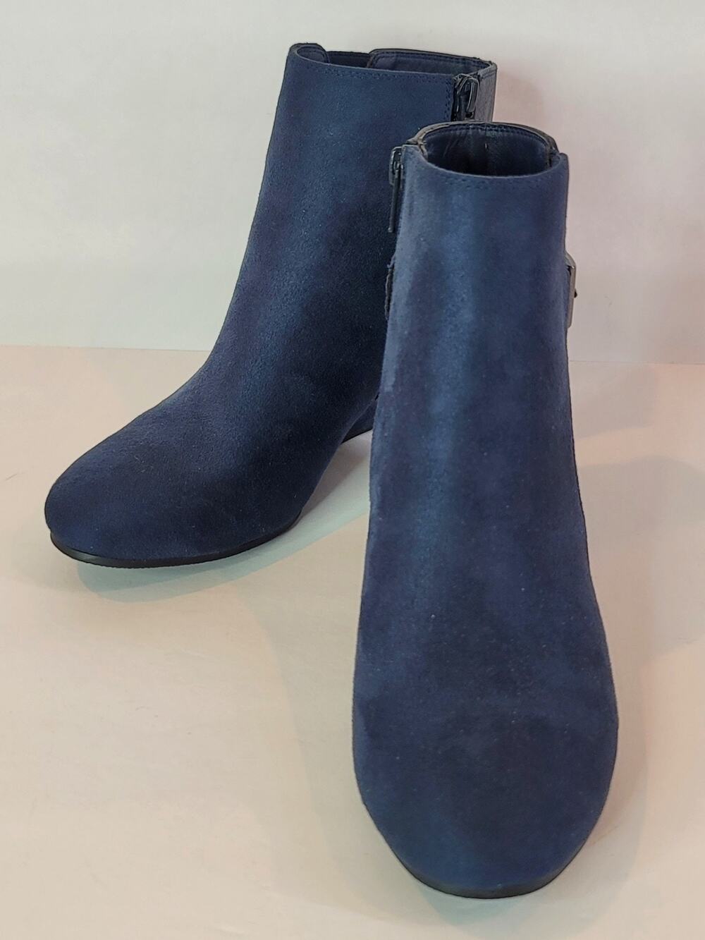 NWOB Navy Blue CROFT & BARROW Faux Suede Wedge Ankle Booties in Womens Size US 6